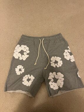 Denim Tear Gray Floral Print Men's Shorts
ONE MEDIUM AND ONE LARGE AVAILABLE